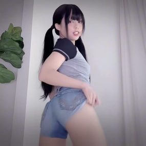 #Kittyxkum 牛仔热裤