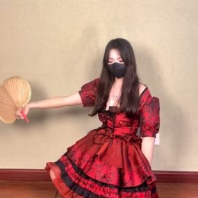 #一口白桃七 #Ykbaitao7 #Fxxc7 红裙母狗地板自慰