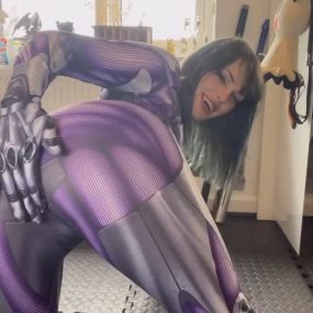 #sillyana #自慰 #肥臀 #潮吹 #骑乘 #紧身衣 #肛塞 #炮机 #水晶棒 #白浆 2