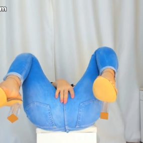 #jeyssy696 #自慰 #牛仔裤 #诱惑 #潮吹 #骑乘 #肥臀 #欧美